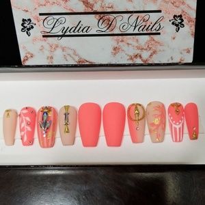 Majestic press-on nails